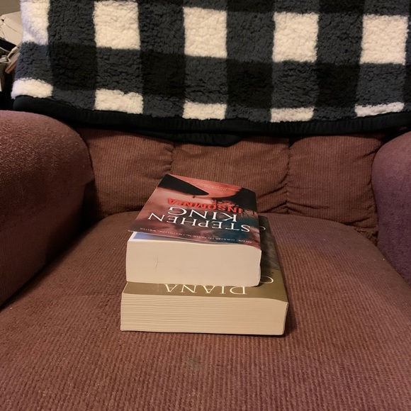 Insomnia and Outlander book bundle - Picture 9 of 9